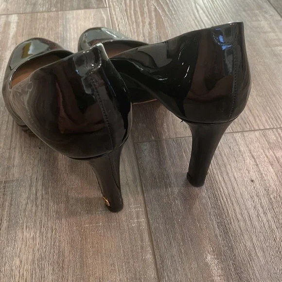 Gucci Black Patent Leather Pumps - Picture 3 of 16